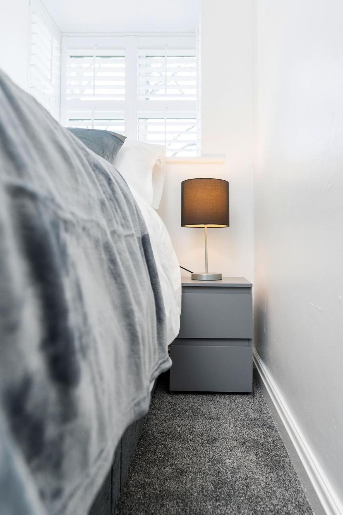 Cozy 2 Bed - Unlimited Wi-fi - Free Parking - Sleeps 6 - By Old Trafford Manchester