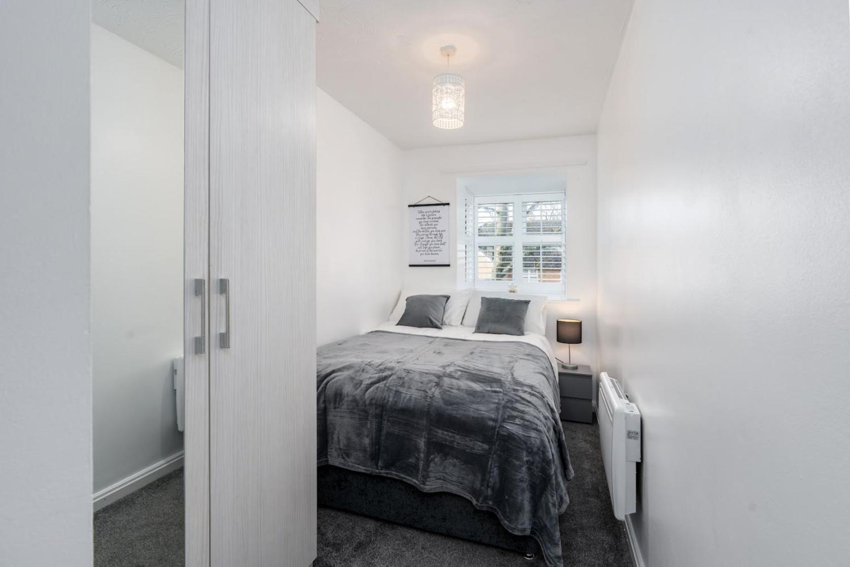 Apartment Cozy 2 Bed - Unlimited Wi-fi - Free Parking - Sleeps 6 - By Old Trafford *